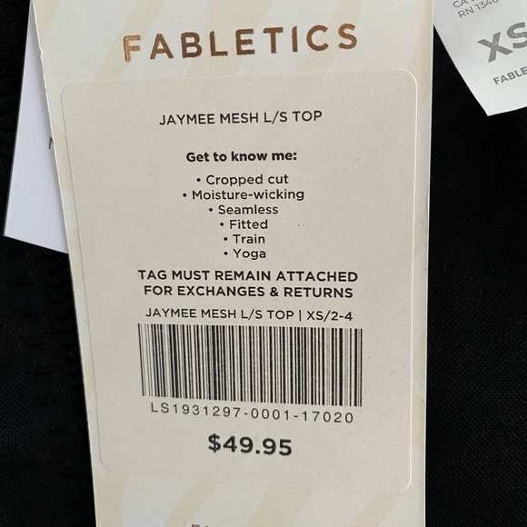 NWOT Fabletics black compression cropped sports top with long sleeves. - Picture 2 of 5